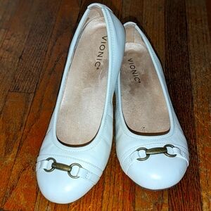 Vionic shoes size 7.5